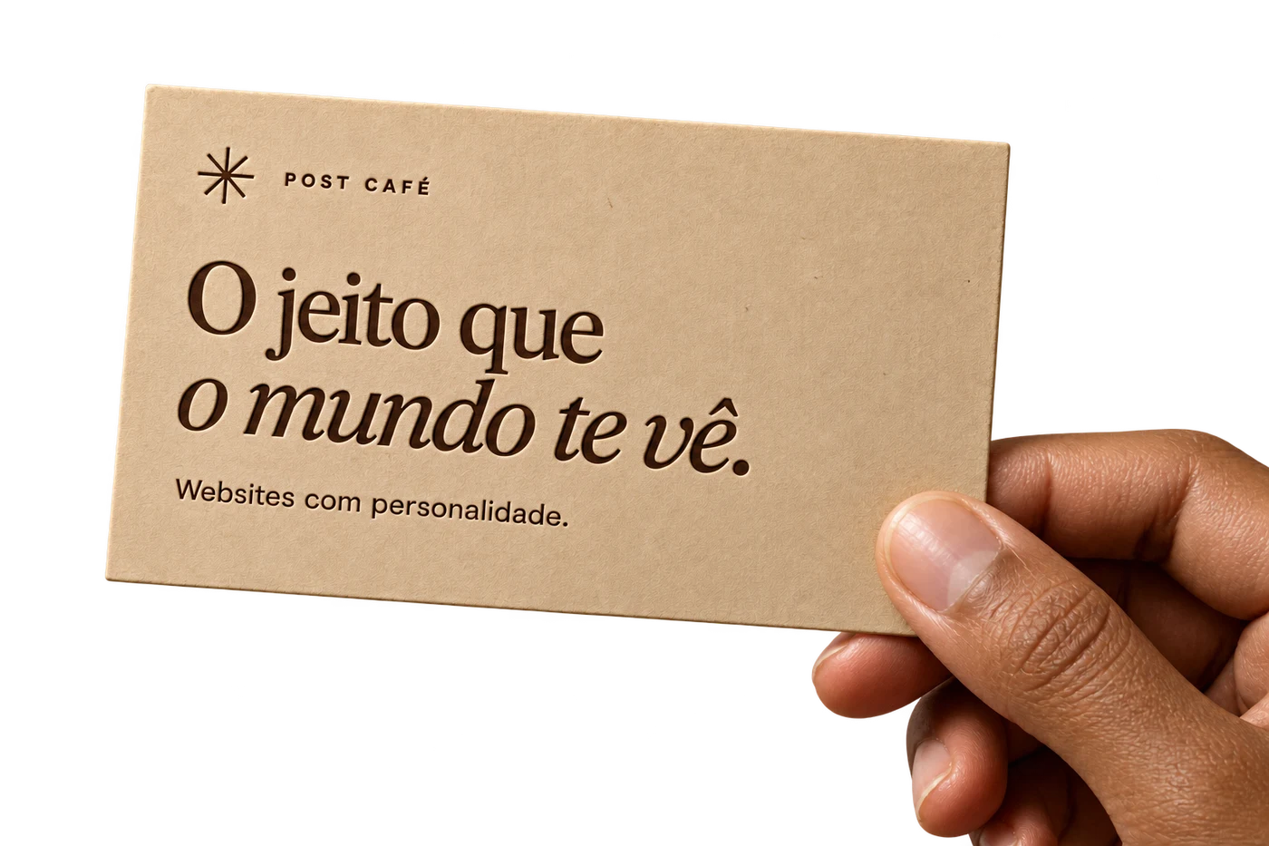 Dedos entregando um cartão de visitas com a frase O jeito que o mundo te vê, com conexões ilustrativas de redes sociais e site ao fundo